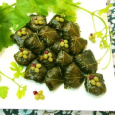 طرز تهیه ی دلمه ی برگ مو